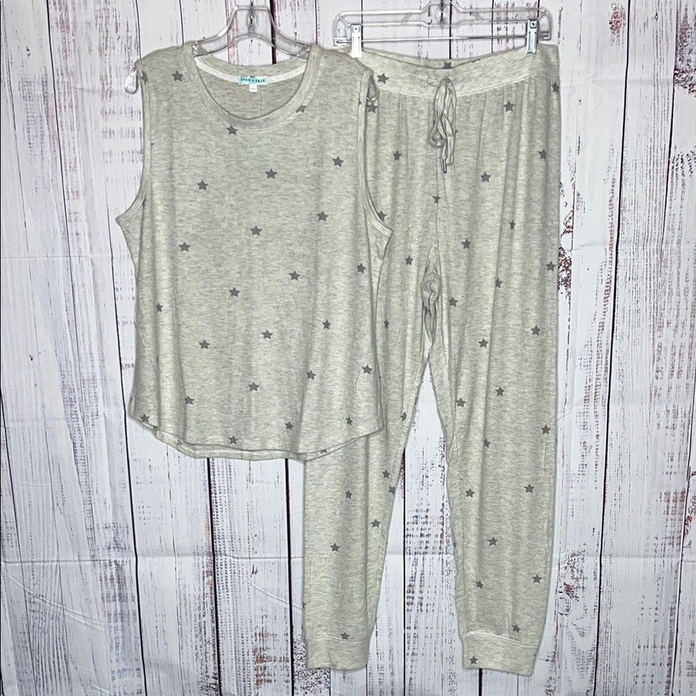Star + Skye NWT Size 1X Gray Star Print 2 Pc. Lounge Pajama Set - Tank & Pants